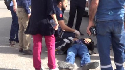 Motosiklet ile Otomobil Çarpıştı: 2 Yaralı