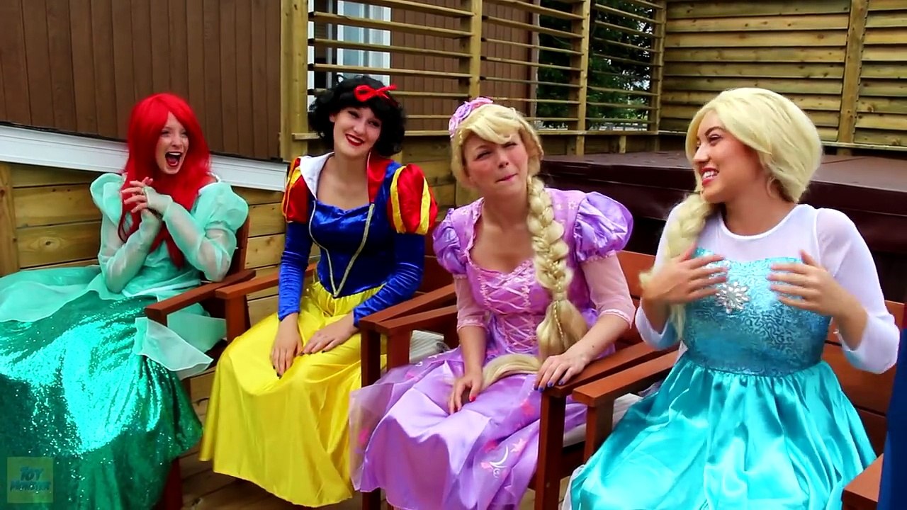 Spiderman, Frozen Elsa & BABIES! w/ Pink Spidergirl Joker Maleficent Ariel Mermaid Rapunzel & Candy