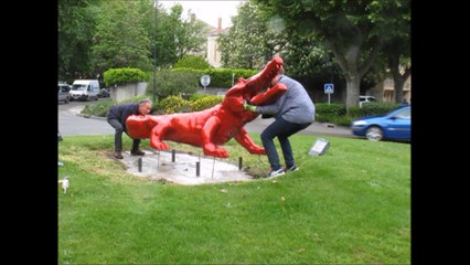 Montélimar : un crocodile rouge sur le rond-point Raphaël-Marchi !