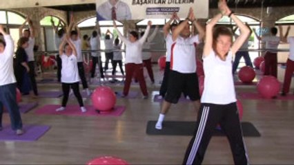 Engelleri Yoga ve Pilates Yaparak Aşıyorlar