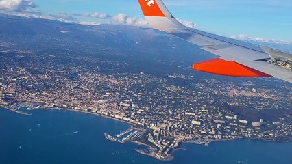 Elle filme son arrivée à Nice en avion, regardez comme c'est beau