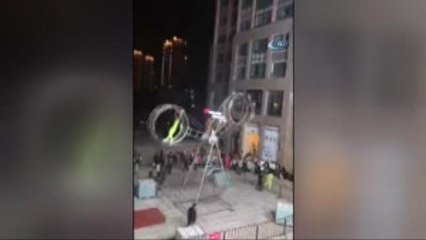 Silindire Çıkmaya Çalışan Akrobat Metrelerce Uçarak Düştü