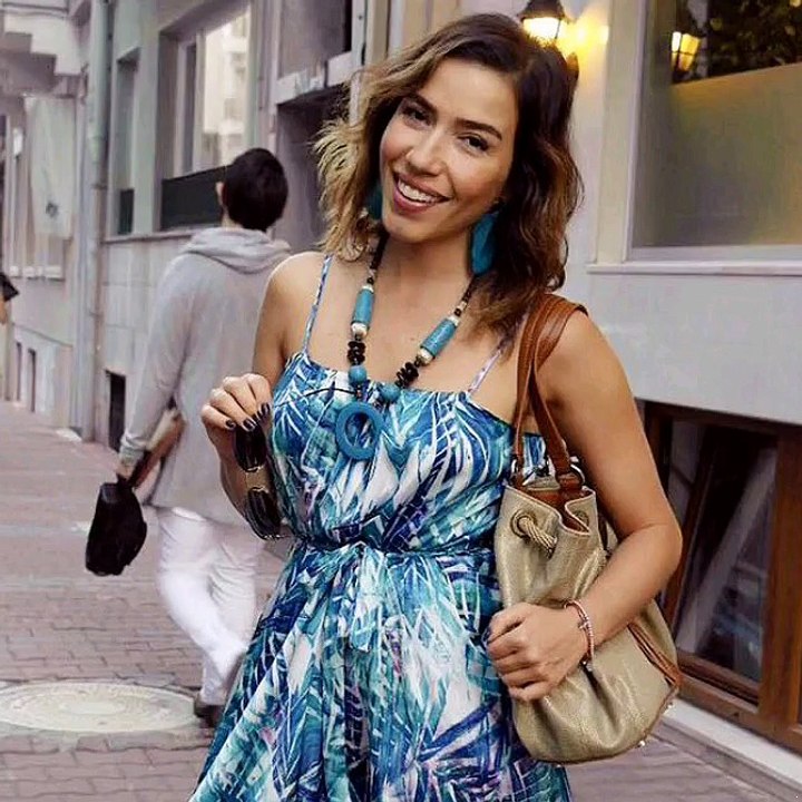 Burcu Gunes Super HiT Ramantik Sarkilari By Admin