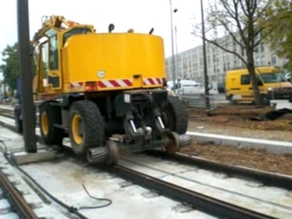 2-DERNIER déroulage du fil de contact du tramway du Mans