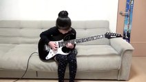 Cette jeune fille de 8 ans gère la guitare électrique comme personne