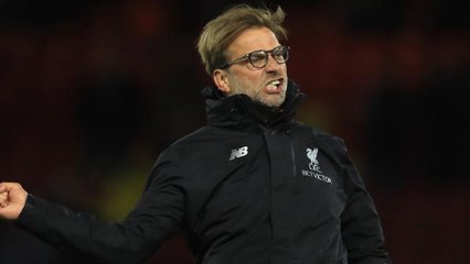 Video herunterladen: Klopp pleased the pressure's on Liverpool