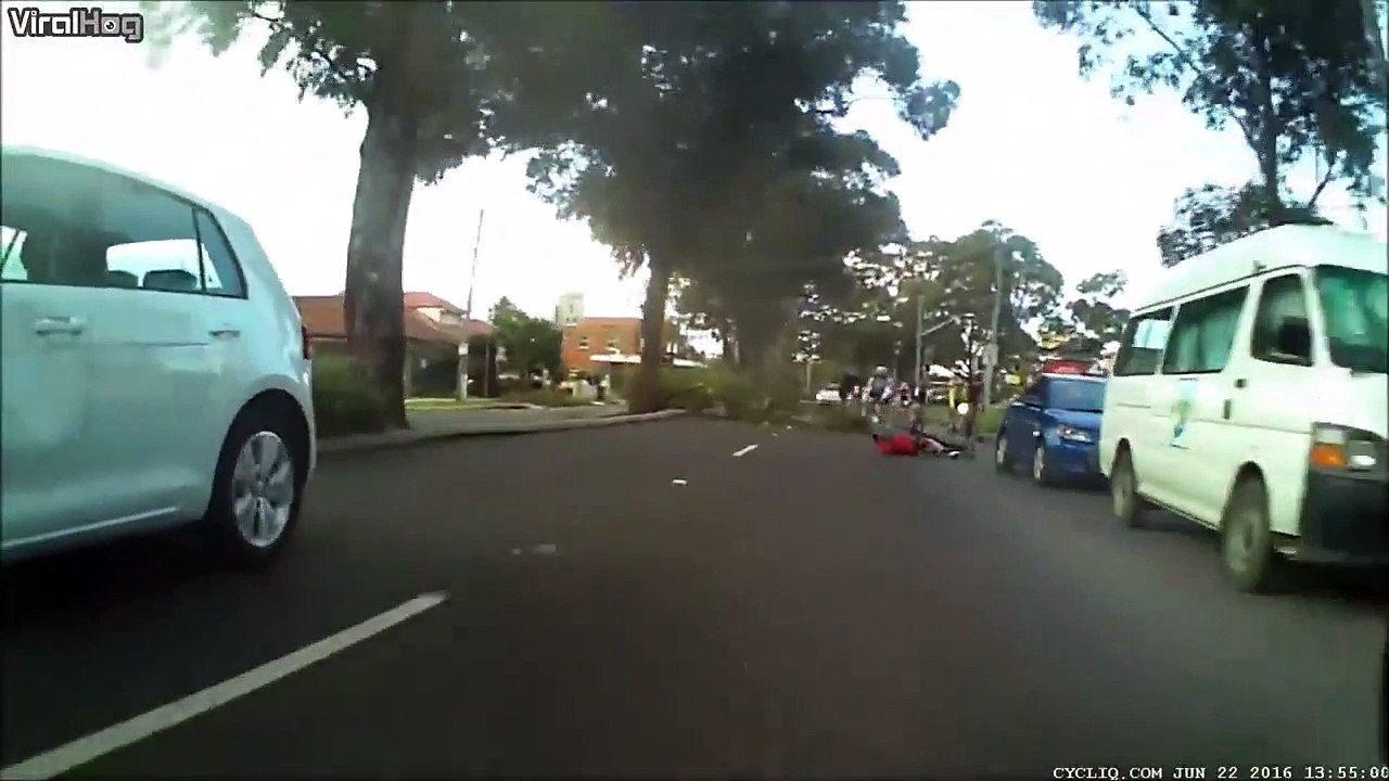 Quand la nature prend sa revanche sur l'homme   cycliste fauché par une branche