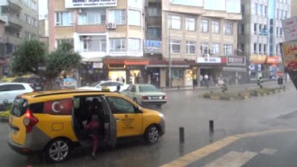 Şiddetli Yağmur Su Baskınlarını Beraberinde Getirdi