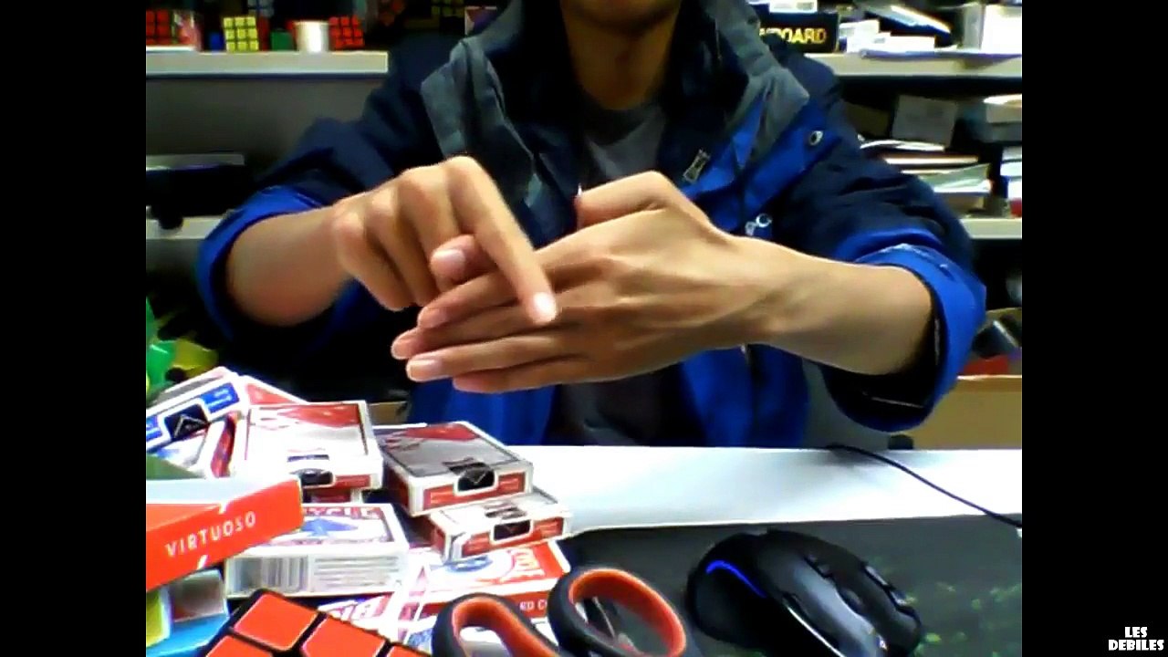 Illusion d'optique avec ses doigts