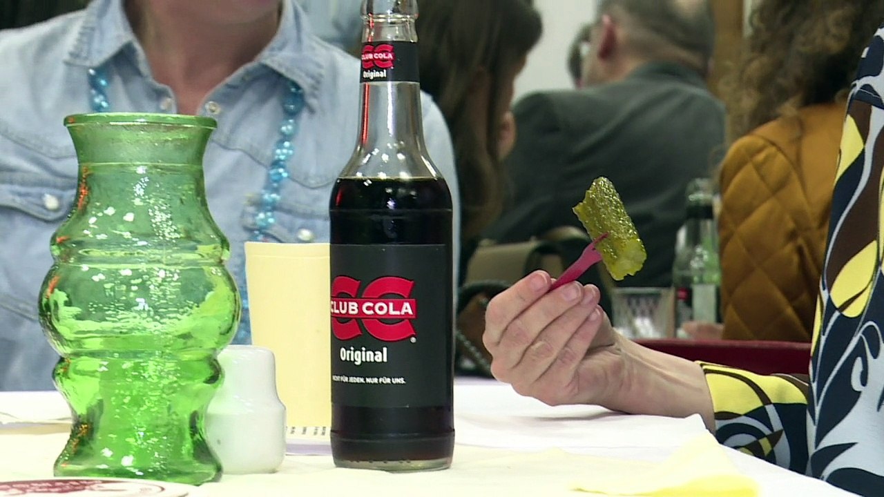 Mit begrüßungsgeld: "good bye lenin"-revival in berlin