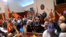Zaev: Gruevski bën rrëmujë për të përfituar amnisti. VMRO: Zaev po gënjen