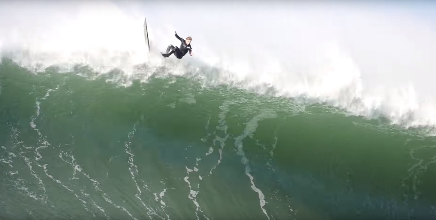 Adrénaline - Surf : le plus gros wipe out de l'année pour Wilem Banks à Mavericks