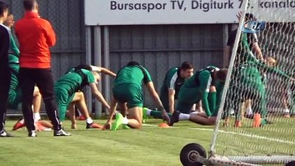 Bursaspor’un yeni teknik direktörü ilk antrenmanına çıktı