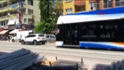 Antalya Rayların Üzerine Park Etti, Tramvay Seferi Durdu