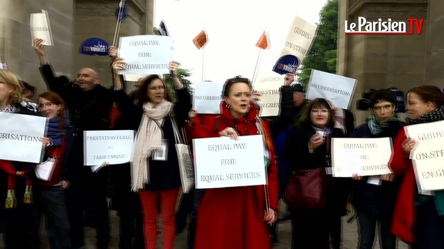 Les guides de City Wonders manifestent à Paris.