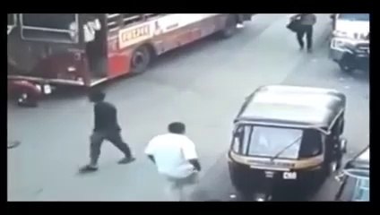 sakinaka bus accident in mumbai best bus-7AMJ2l18