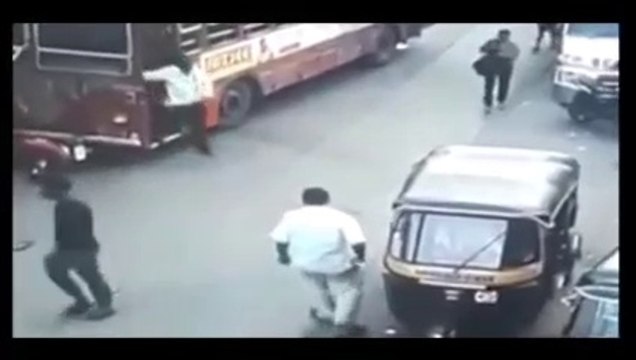 sakinaka bus accident in mumbai best bus-7AMJ2