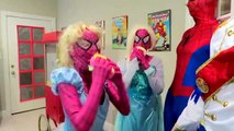 Örümcek Adam ve Dondurulmuş Elsa UP BREAK ?! - Pembe Spidergirl, Külkedisi - Kahraman Superstars