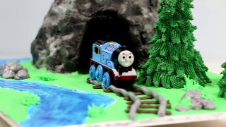 CHOO CHOO... Thomas the TRAIN CAKE!!-6c9