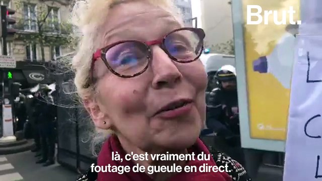 Une manifestante du 1er mai réagit au message de Marine Le Pen pour les Insoumis