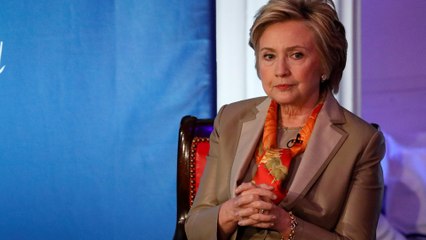 Télécharger la video: Clinton blames Comey letter, Russian interference for election loss