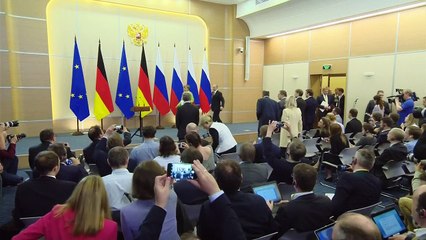Merkel urges Putin to act over 'anti-gay purge' in Chechnya