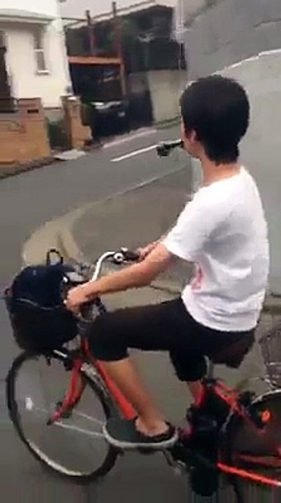 lo que te hace la pobreza para demostrar que traes moto.