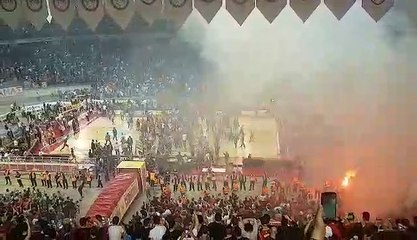 Ολυμπιακός - Εφές 3-2 γλέντι στο ΣΕΦ