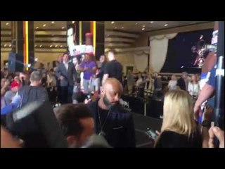 Canelo Makes His Way To The Stage - EsNews Boxing
