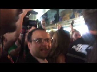 A Slim Chavez Jr Arrives In Las Vegas Fans Going WILD!  - EsNews Boxing