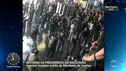 Descargar video: Agentes penitenciários invadem prédio do Ministério da Justiça em Brasília