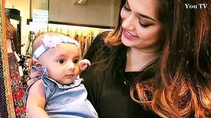Sanam Jung With Her Daughter Spotted At Airport