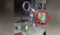 Akrobasi şovu kötü bitti: Metrelerce yükseklikten yere çakıldı