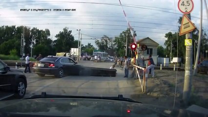 epic too extreme car crash - epic car cra66ikikyyhghg