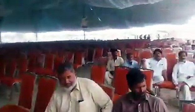 Exclusive video of Nawaz Sharifs Jalsa In Layyah addressing empty chairs.