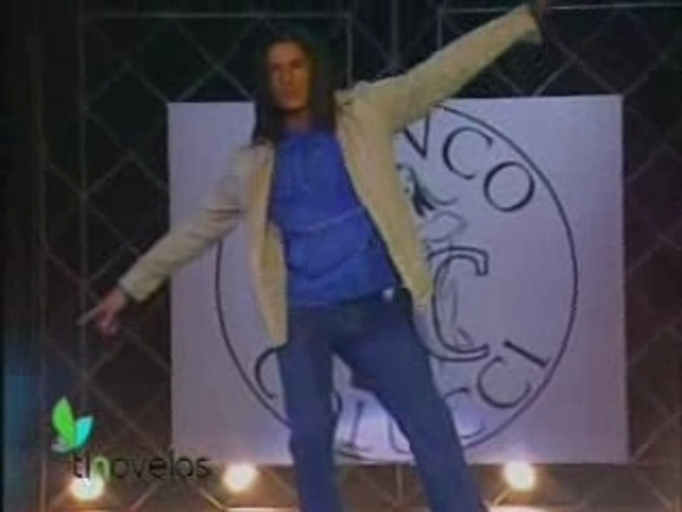 Mia se cachetea a Miguel en el desfile