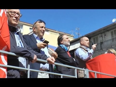 Napoli - 1 Maggio, sindacati davanti all'ospedale Loreto Mare (02.05.17)