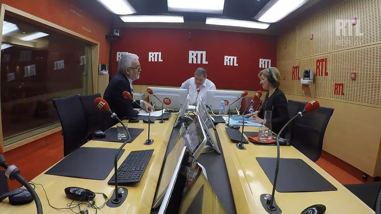 "Ce soir, ce sera RTL pour le débat et la télé pour le foot", dit Pascal Praud