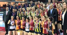 Galatasaray Voleybol Takımı Kaptanı, Fenerbahçe Maçı Sonrasında Emekli Oldu