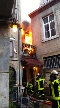 Besançon : Violent incendie d'appartements au 5 et 7 rue Luc-Breton