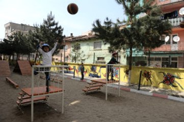 Ilköğretim Okuluna 'Survivor' Parkuru