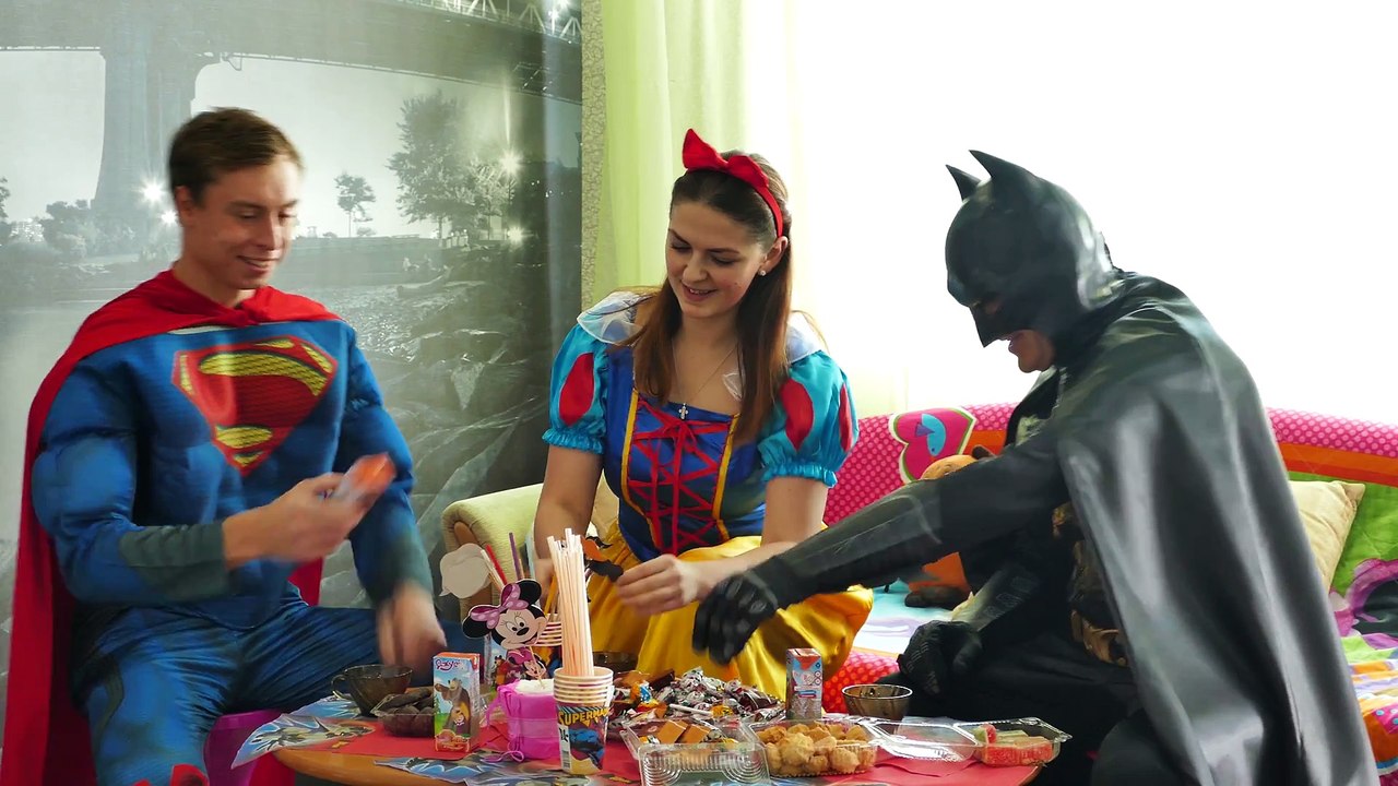 Superheroes pour a lot of sweets on Cinderella from a huge egg!!!