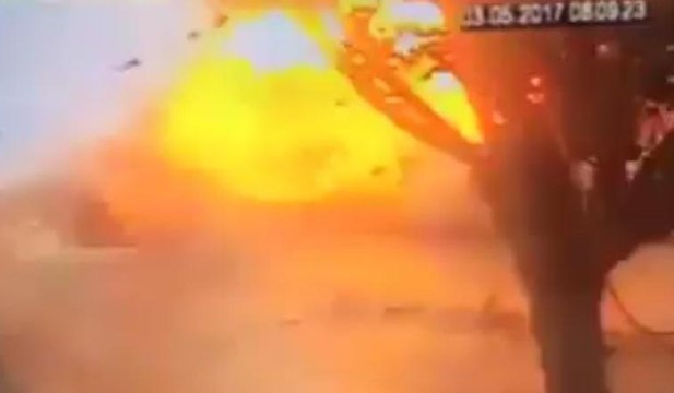 Azez'de bombalı saldırı... Patlama anı kamerada