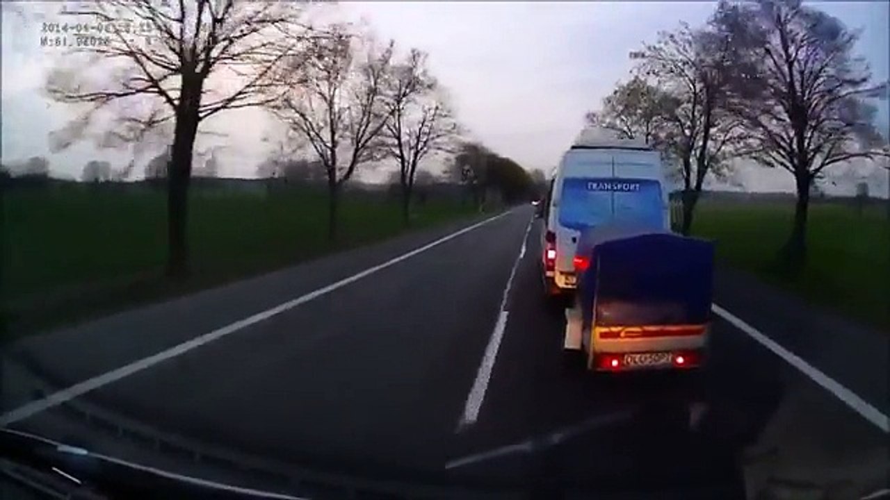 WTF?! Car loses its wheel on the highway!