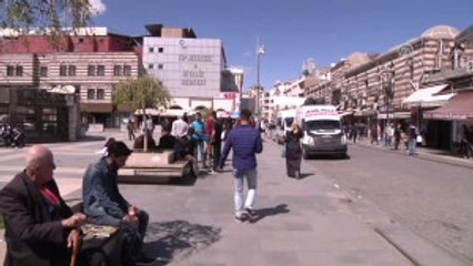 Başbakan'ın Talimatıyla Gelen Kredi Sur Esnafına Can Suyu Oldu