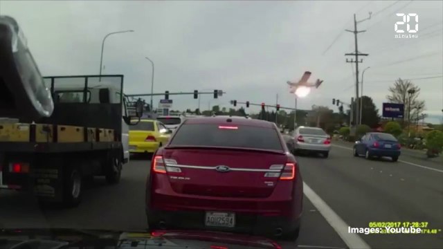 États-Unis: Un avion s'écrase sur un boulevard en plein embouteillage