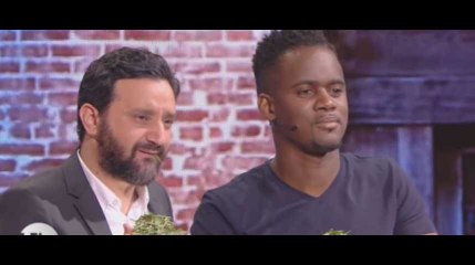 Cyril Hanouna au bord des larmes après un défi culinaire dans le Hanounight Show (vidéo)