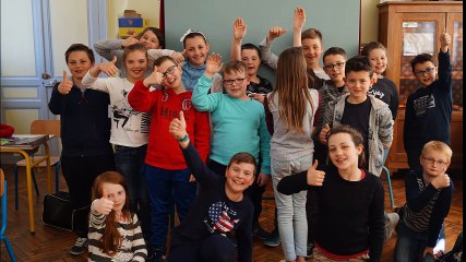 Les enfants à table!