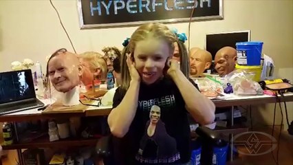 Ce sculpteur talentueux réalise des masques aussi réalistes que terrifiants