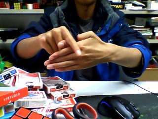 Guy takes thumb trick to a whole new level